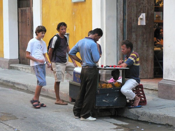 10-Joueurs de dominos dans la rue 